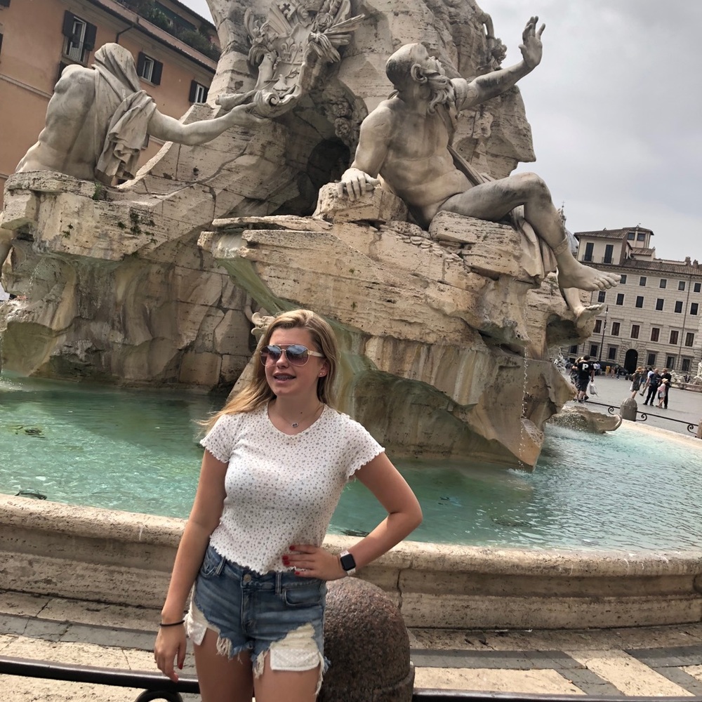 Meet your Posher, Carrie